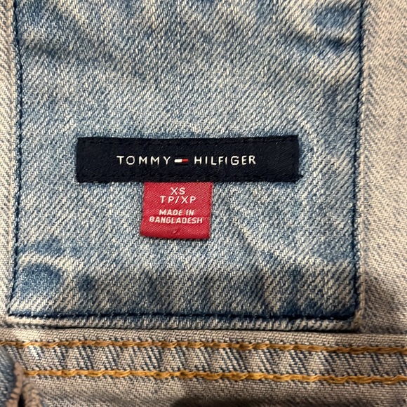 tommy hilfiger lightwash denim jacket - Picture 4 of 4